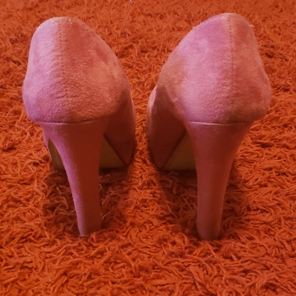 Pumps - Picture 2 of 5